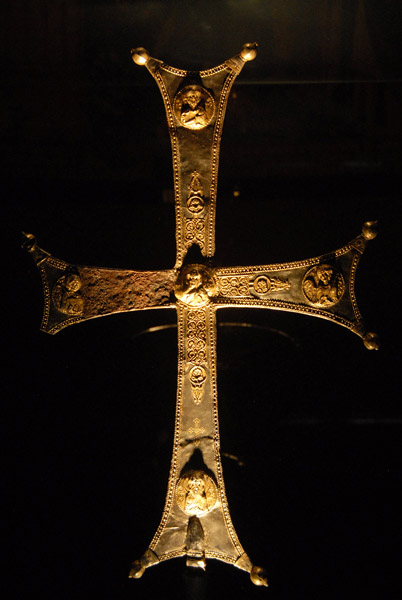 Cross depicting Christ, the Virgin Mary, St. John the Baptist and the Archangles, Byzantine, 11-12th C.