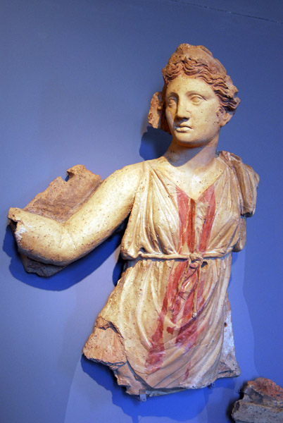 Terracotta of a female divinity wearing a diadem from the typmanum of the Tample of Mars