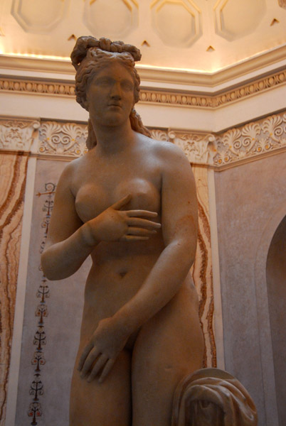 Venere Capitolina - Capitoline Venus, based on an Aphrodite by Praxiteles, Cabinet of Venus
