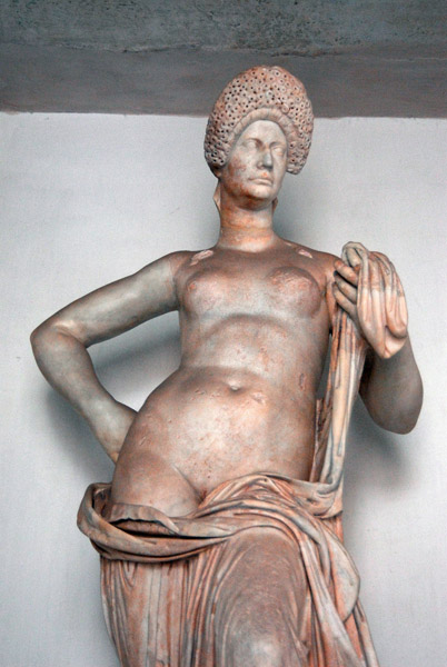 Nude female with an ancient Roman hairstyle, Galleria of the Museo Capitolino