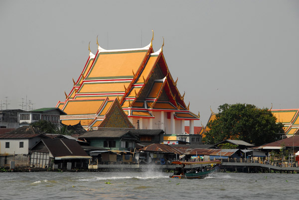 Wat Kalayanamit on the Chao Phraya River, Bangkok