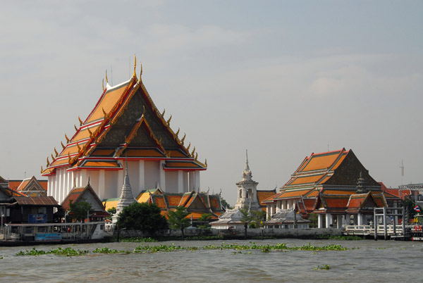 Wat Kalayanamit on the Chao Phraya River, Bangkok