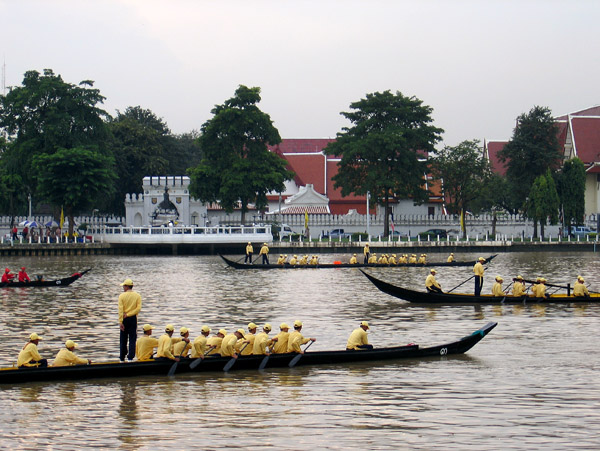 This practice session was in preparation for the Royal Kathin Ceremony at Wat Arun, 5 November 2007 (King's 80th Birthday)