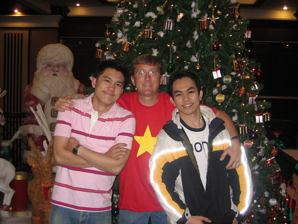 Christmas season in Chiang Mai - me with Jeng and Tan