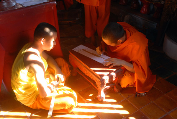 Monks studying, Wat Phan Tao, Chiang Mai