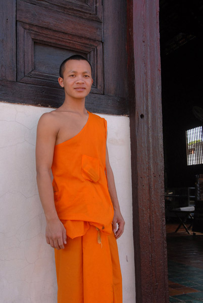 Monk, Wat Phan Tao, Chiang Mai