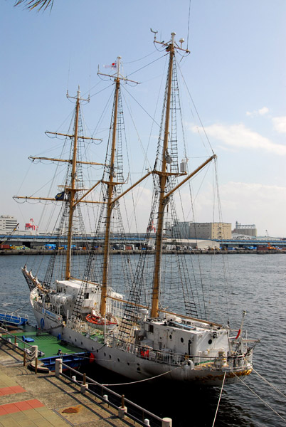 Sail training ship Akogare launched in 1992