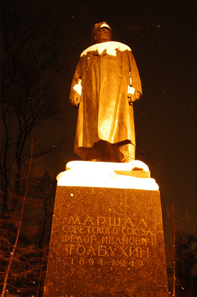 Statue of Marshal Tolbukhin in the park along Olimpiyskiy Prospekt