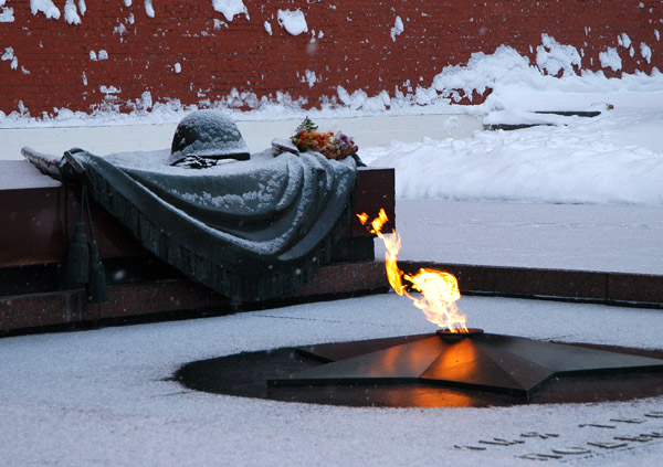 Tomb of the Unknown Soldier along the Kremlin wall in winter