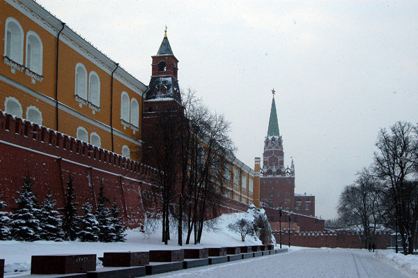 Alexandrovsky Gardens along the western wall of the Kremlin in winter