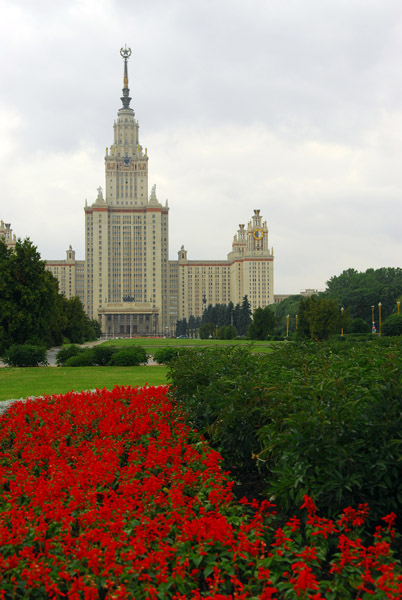 Flowers in front of Lomonsov Moscow State University