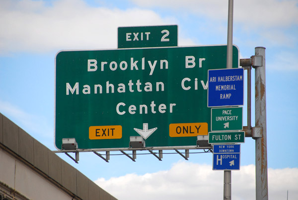 Road sign for the Brooklyn Bridge