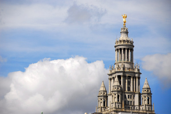 Manhattan Municipal Building with the statue of Civic Fame by by Adolph Weinman, 1913