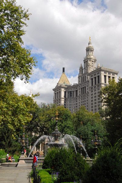 City Hall Park with the Manhattan Municipal Building