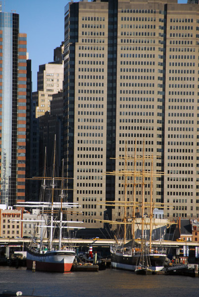 South Street Seaport seen from Brooklyn
