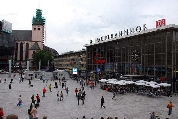 Kln Hauptbahnhof from the steps of the Klner Dom