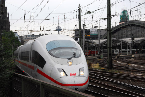 ICE departing Köln Hauptbahnhof