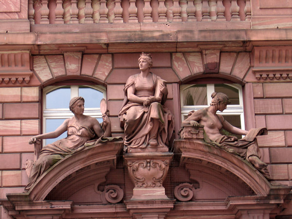 Sculpture detail - Frankfurt Neues Rathaus, north side
