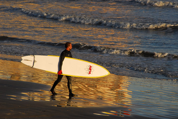 Surfer headed for the waves, Galveston
