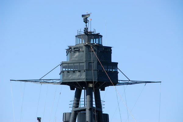 Tripod mast of the USS Texas with radar, main battery fire control and forward battle lookouts