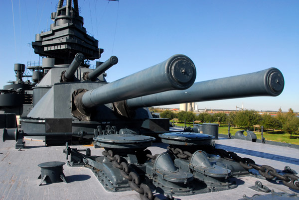 14 guns of the USS Texas