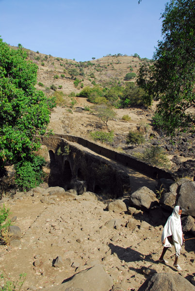 Stone bridge over the Nile below the falls