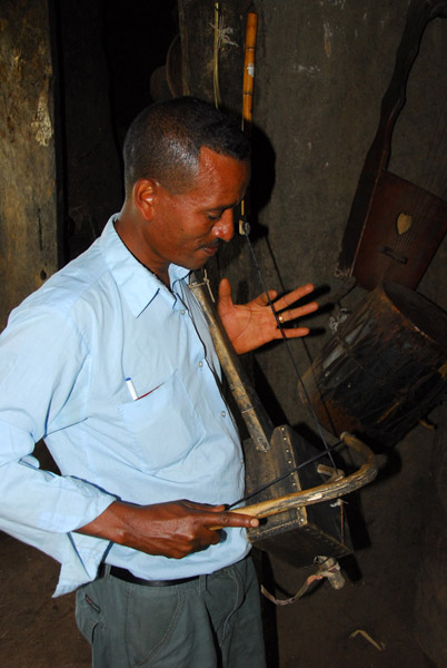 Zegie Museum - music demonstration