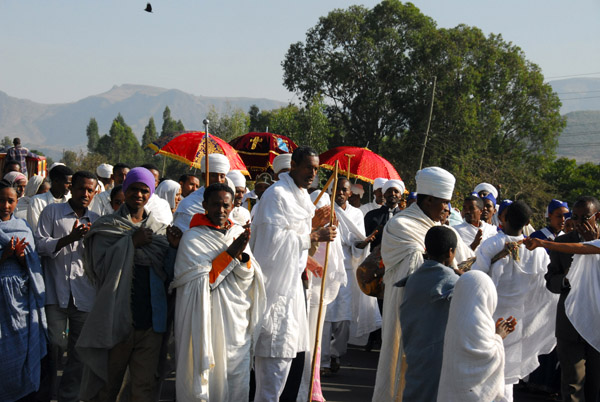 Timkat procession on the main road to Gonder