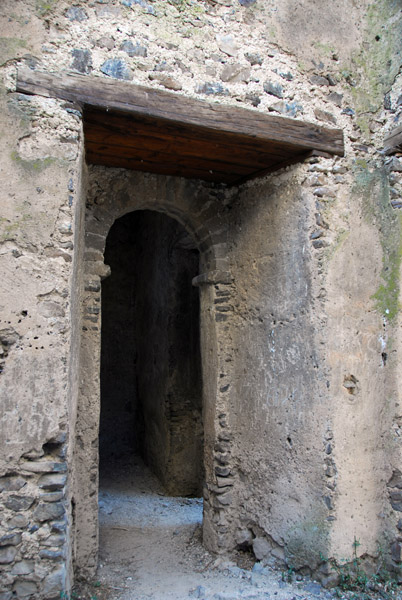 Interior doorway, Guzara Castle