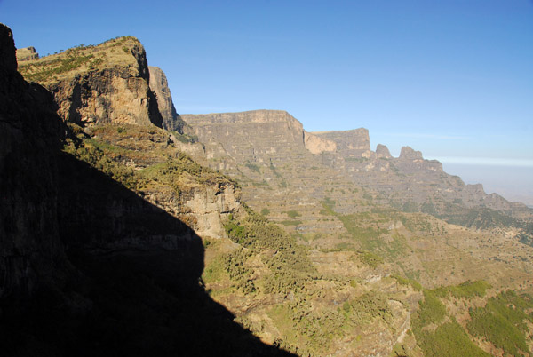 Stunning view from a cut in rock to the steep cliffs of Imet Gogo and Inatye