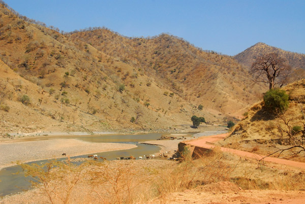 The Tekeze River separates the Ethiopian states of Amhara and Tigray