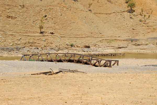 Skeletal remains of another destroyed bridge across the Tekeze River