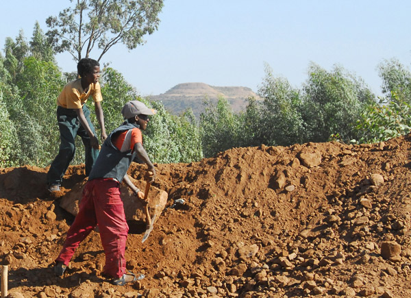 I'm no expert but looks like the Chinese are using child labor in Ethiopia road construction...