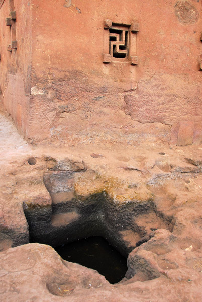 Baptismal pool, Bet Maryam