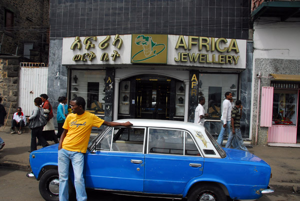 Addis Ababa taxi in front of a jewellery store, Piazza