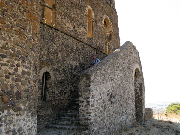 Outer staircase, Guzara Castle