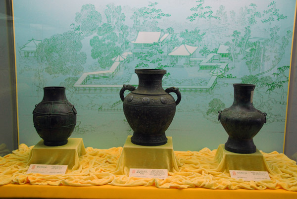 Three bronze vessels, Song Dynasty (960-1279) and Ming Dynasty (1280-1644)