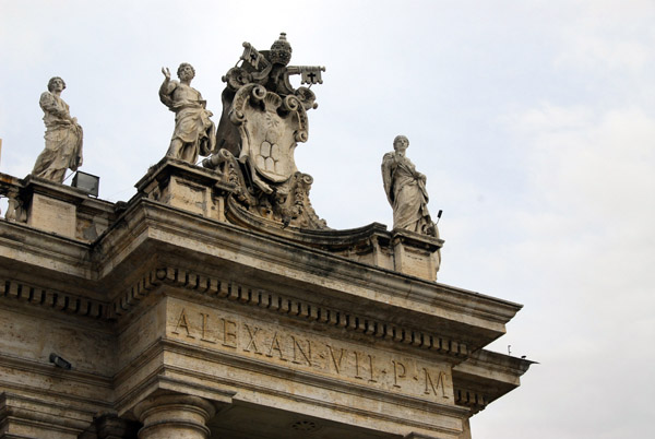 Colonnade dedicated to Pope Alexander VII