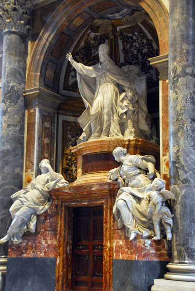 Monument to Pope Benedict XIV (1740-1758) b Pietro Bracci, 1769