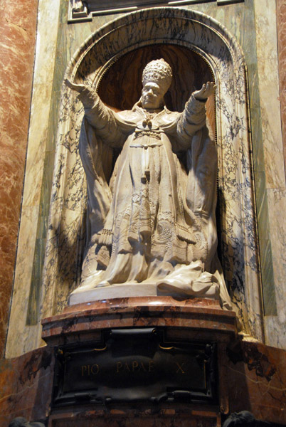 Monument to St. Pius X, St. Peter's