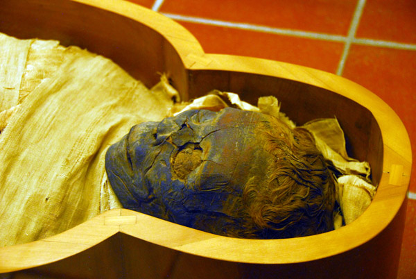 Mummy of a woman, XXI Dynasty (1070-945 BC)