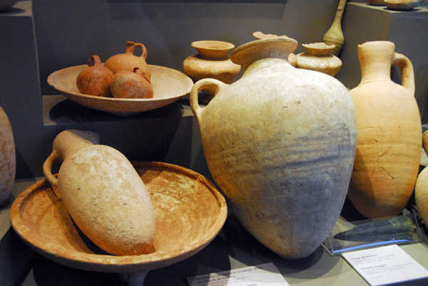 Levantine pottery, 1800-1650 BC