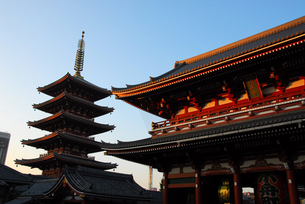 The inner gate, Hōzōmon, and pagoda, Sensō-ji Kannon Temple