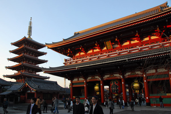 Sensō-ji Kannon Temple 金龍山浅草寺 (Kinryū-zan Sensō-ji)