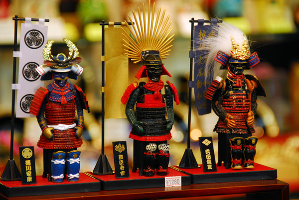 Models of Samurai armor (1280) Nakamise-dōri, Asakusa