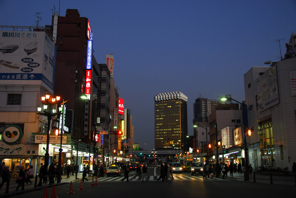 Kaminarimon-dōri at night