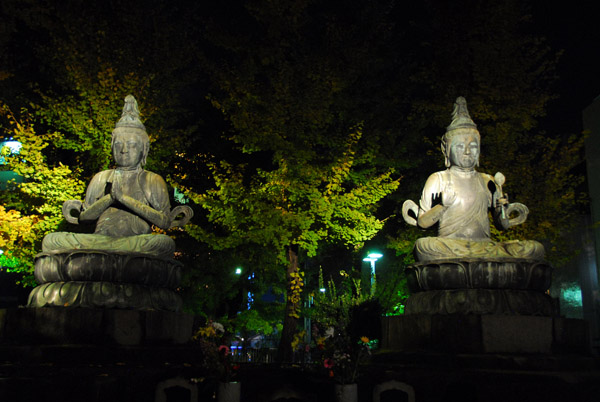 These two bronze Bodhisattvas were cast in 1687 by Takase Zenbee from Tatebayashi to repay a debt of gratitude