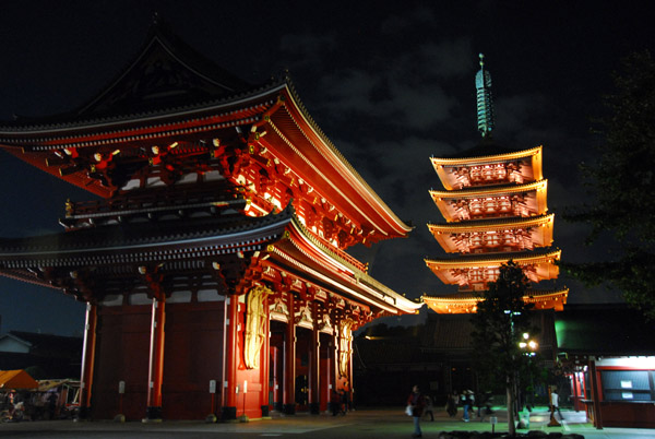 Treasure House Gate and the pagoda of Sensō-ji, Asakusa