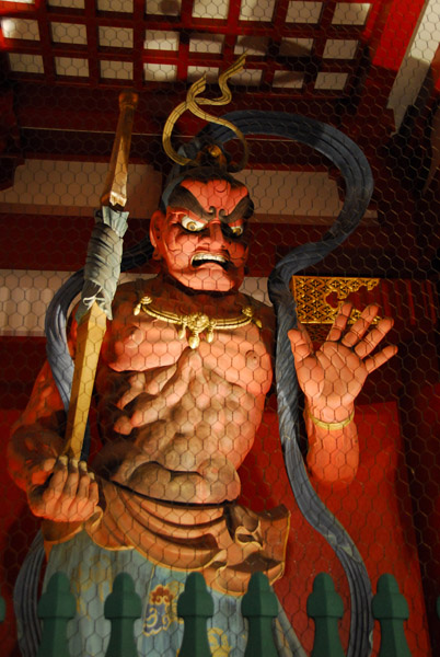 Naraen Kongō (Agyō) 阿形 on the right, a manifestation of the protector Bodhisattva Vajrapāṇi