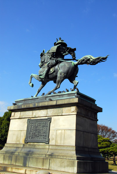 Statue of the samurai Kusunoki Masashige